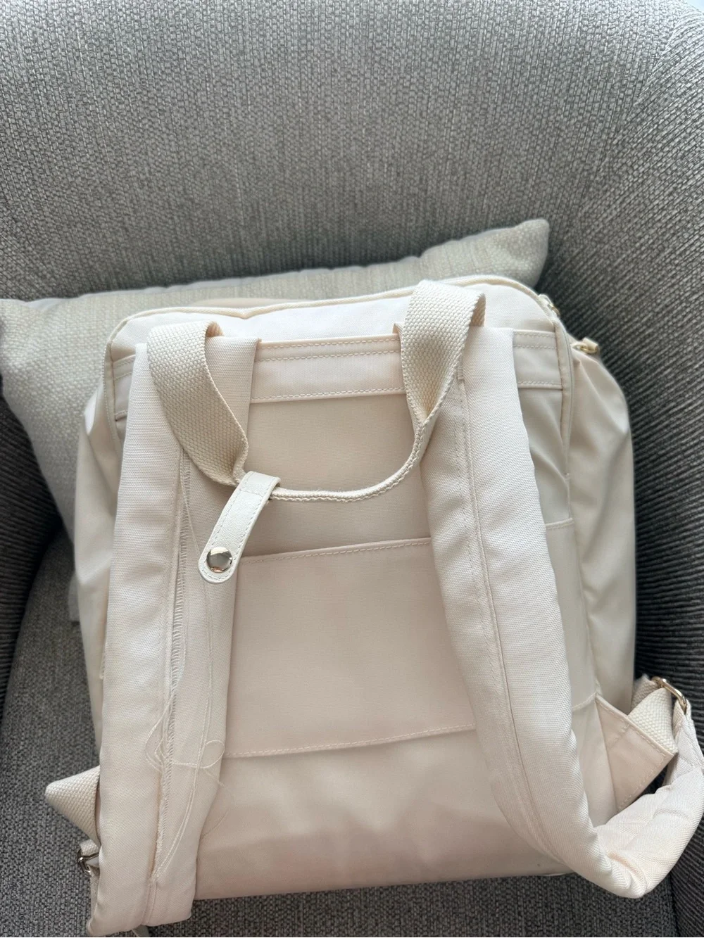 BEIS minimalist cream